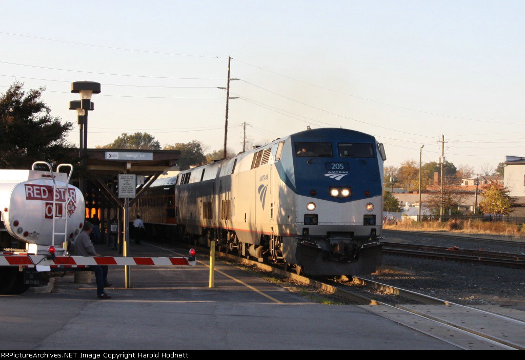 AMTK 205 leads train 956 into Raleigh for a refueling and crew change